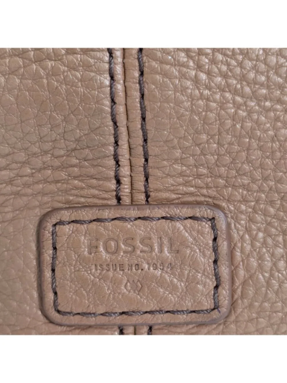 Fossil genuine pebbled